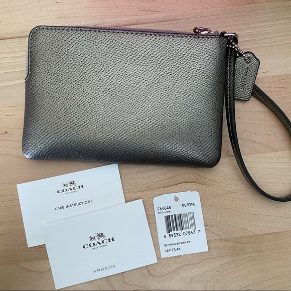 Sparkling gray Coach wristlet - Picture 4 of 8